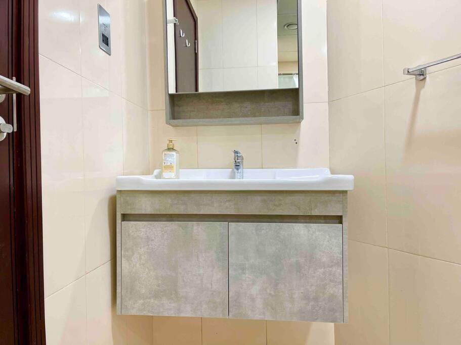 Cozy Upgraded Residential Flat With Sea, Mangrove, Pool View - 1203 Not Hotel アブダビ エクステリア 写真