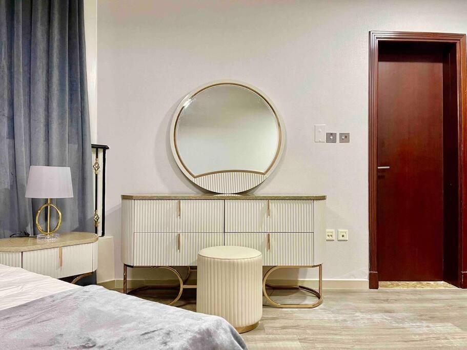 Cozy Upgraded Residential Flat With Sea, Mangrove, Pool View - 1203 Not Hotel アブダビ エクステリア 写真