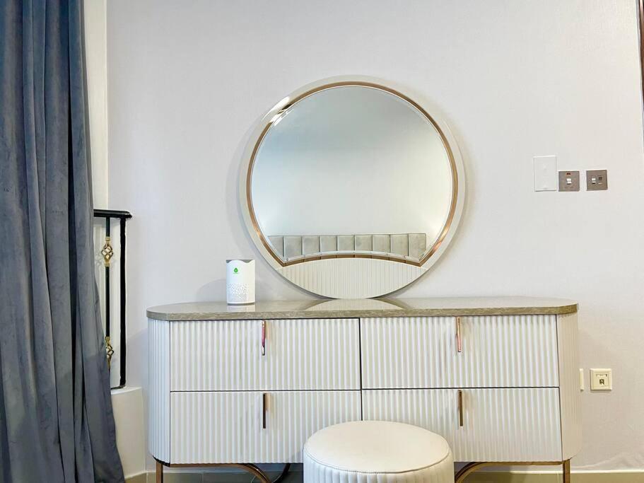 Cozy Upgraded Residential Flat With Sea, Mangrove, Pool View - 1203 Not Hotel アブダビ エクステリア 写真
