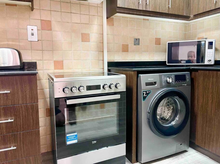 Cozy Upgraded Residential Flat With Sea, Mangrove, Pool View - 1203 Not Hotel アブダビ エクステリア 写真