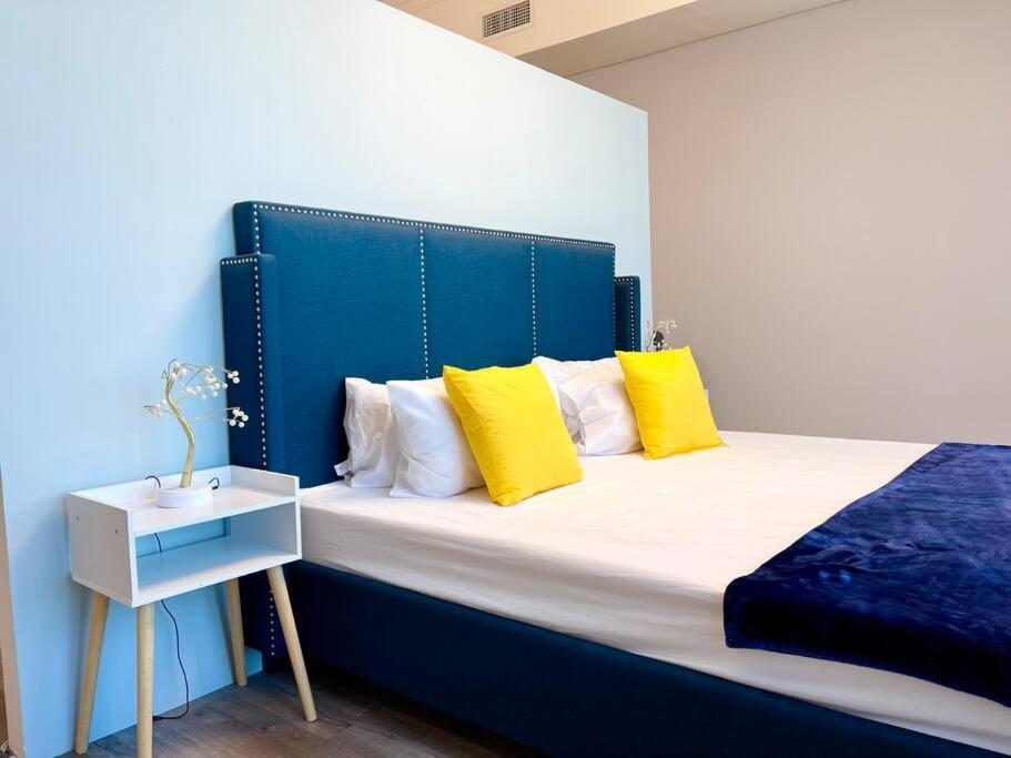 Cozy Upgraded Residential Flat With Sea, Mangrove, Pool View - 1203 Not Hotel アブダビ エクステリア 写真